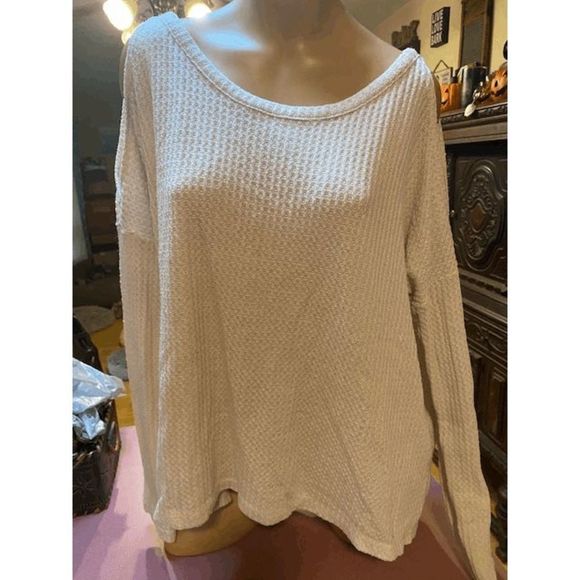 Tops - American Eagle Soft & Sexy Top.  Medium